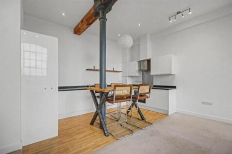 Living Kitchen Area_4.jpeg