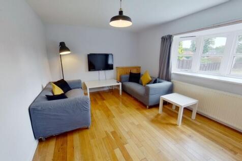 5 Bedroom Semi-Detached in NG8 1DE