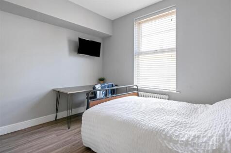 B, 11 Larkdale Rd-Hi-7.jpg