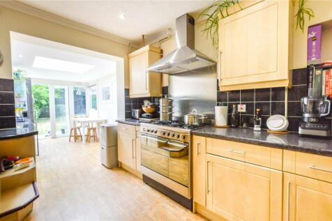 St James Close, St Johns, Woking, Surrey, GU21 photo 3