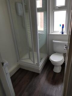 59 Upstairs toilet and shower.jpg