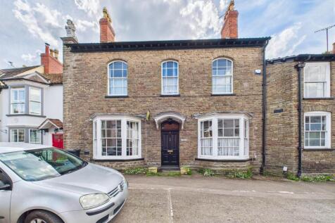 2 - LARGE HOUSE WITH ATTACHED 3- BED ANNEX THORNBU