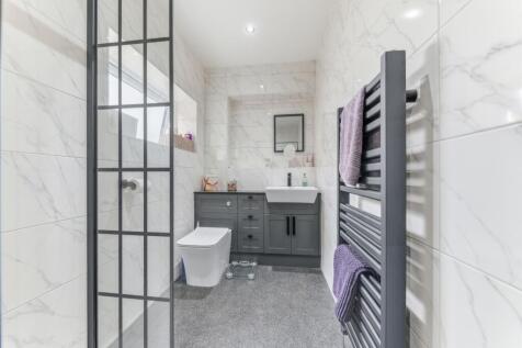 The Bungalows - EweMove Pontefract - Bathroom 1