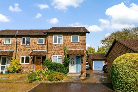 Hampton, TW12 - property photo