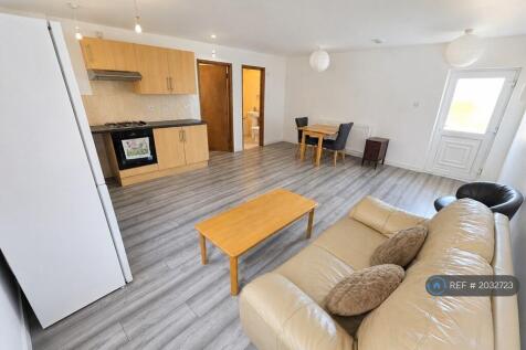 Open Plan Living Room &amp; Kitchen (1)