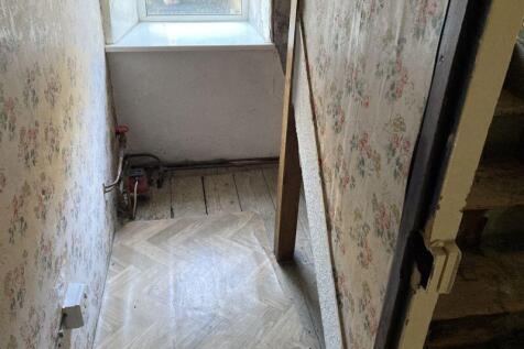 Understairs cupboard to first floor