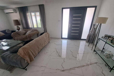 upstairs sitting roo