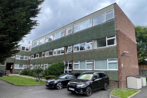 3 Valley Court, 38 Cavendish Avenue, Woodford Green, Essex, IG8 9DB