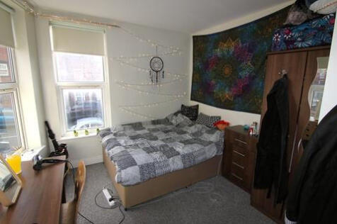 BRUDENELL AVENUE, Leeds photo 3