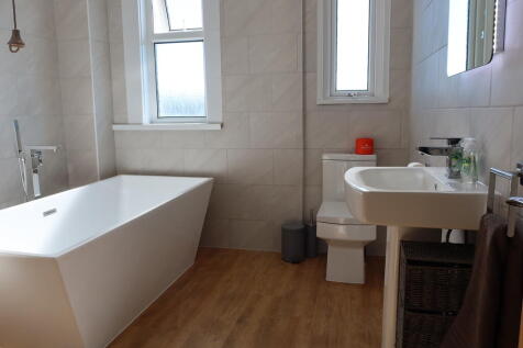 54 Connaught Avenue photo 3