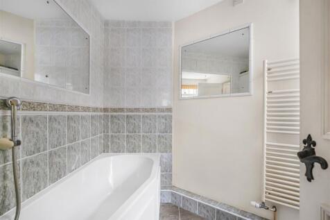 The Old House, Hannington