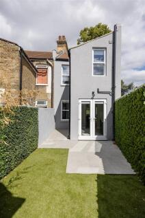 Cemetery Road, E7