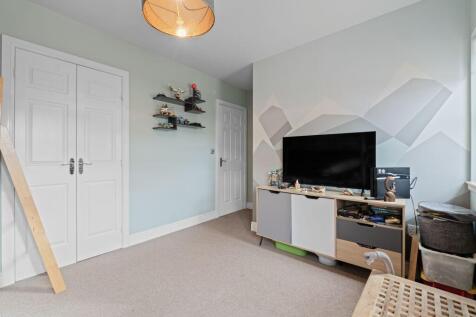 4 bed, 3 bath Detached in Leeds - Photo 14