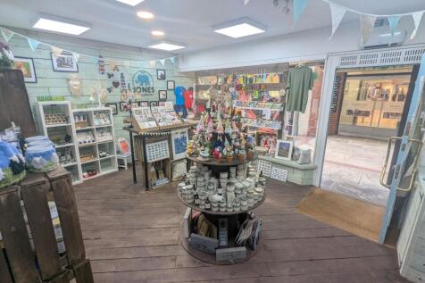 Retail Property (high street) to rent Image 3