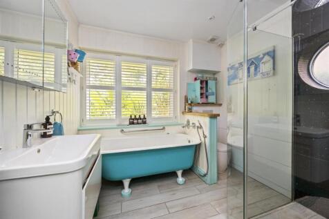 G/f Bath/Shower Room