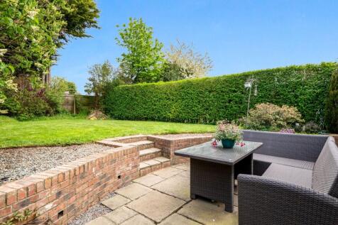 Garden, Patio &amp; Entertaining Area