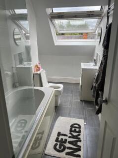 Bright, modern bathroom with a fitted bathtub, ...