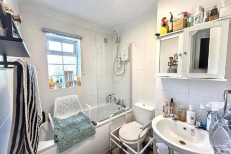 9 Village Close, Bexhill-on-Sea, East Sussex, TN39 4TF