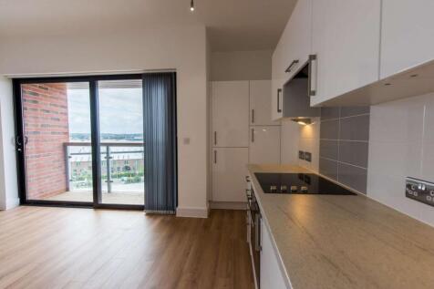 Apartment 111 Roscoe photo 3