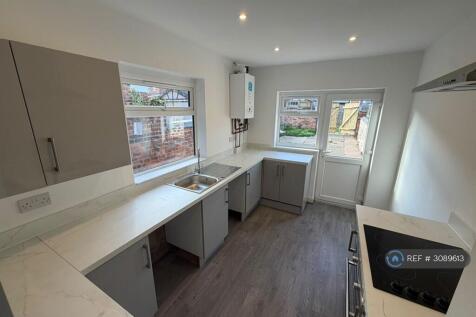 3-bed terraced on Derrington Avenue, Crewe, CW2, £925/mo