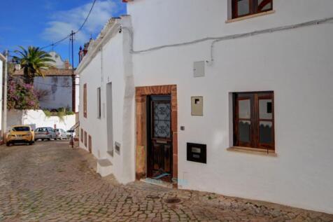 pretty traditional home