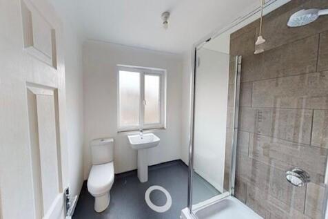 A clean and well-maintained bathroom with a bat...