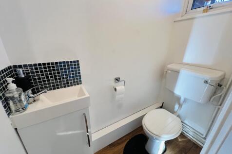 Cloakroom/wc