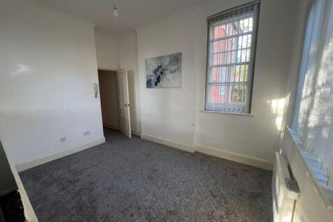 8 The Drive, Leicester photo 3