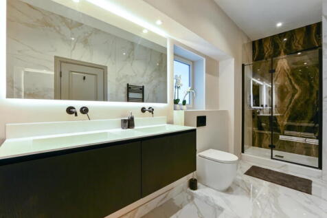 Primary Bathroom (2)