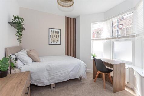 Room 3_7 Forest Rd_1.jpeg