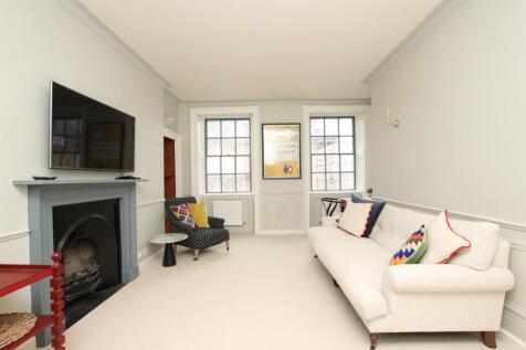 Living room (4).JPG