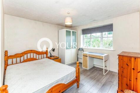 Nobles Way, Egham, Surrey, TW20 photo 4