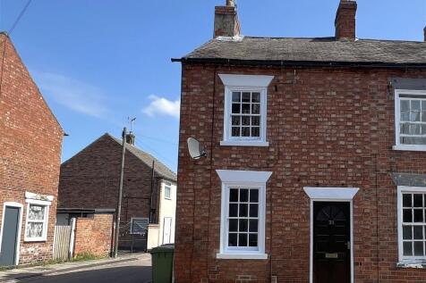 2-bed terraced on King Street, Newark, Notts, NG24, £695/mo