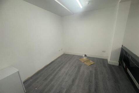Commercial Property to rent Image 3