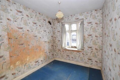50 Strathearn Avenue bed 3 !.JPG
