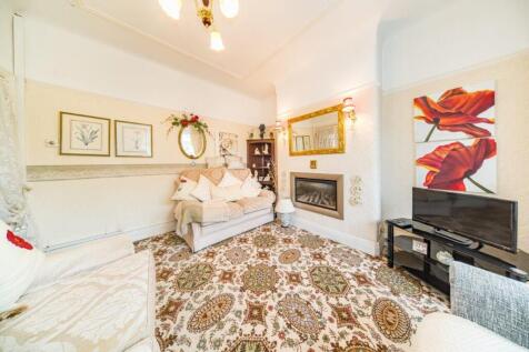 5 Portico Avenue sitting room 2.jpg