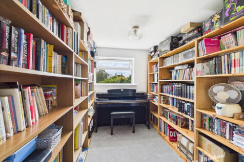 CAM03218G0-PR0634-STILL019