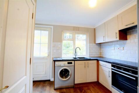 6 Bradford Way Kitchen Pic 3.jpg