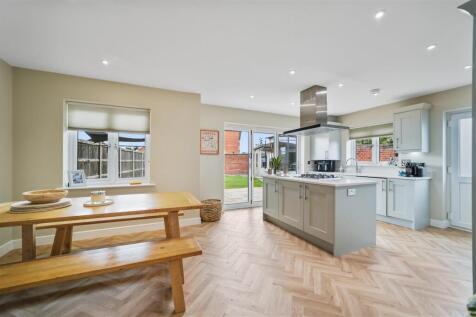 KITCHEN DINING ROOM
