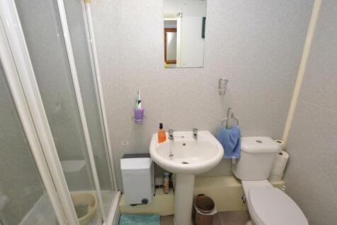 Flat 4 Bathroom