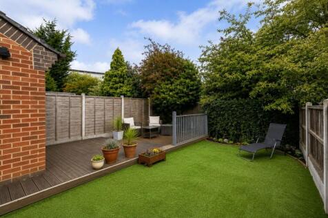 REAR GARDEN 1.jpg