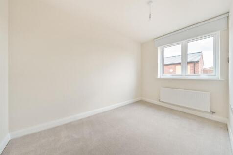 2 bedroom property in Jenyns Drive, Cambridge photo 4