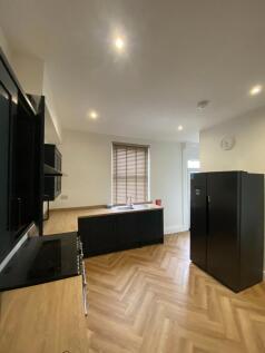 31 Osborne Street, Room 5 photo 4