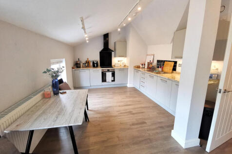 Apartment 10, Litten Tree House