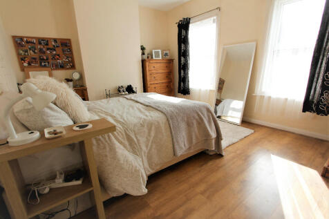 4-bed terraced on De Beauvoir Road, Reading, Berkshire, RG1, £2,860/mo