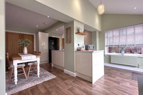 Open-Plan Living/Dining Kitchen 440