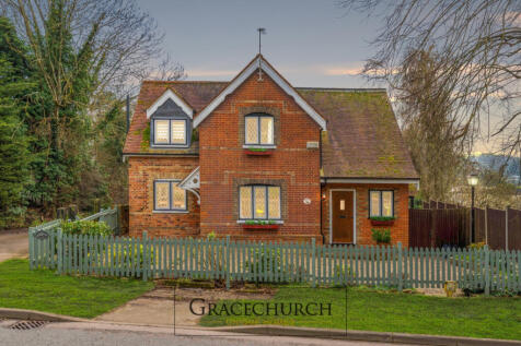 4 bed detached house for sale