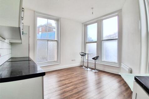 Living Room/Kitchen