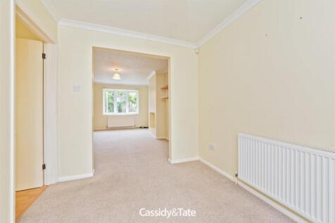5 Ivinghoe Close, Jersey Farm, St Albans, Hertfordshire photo 3