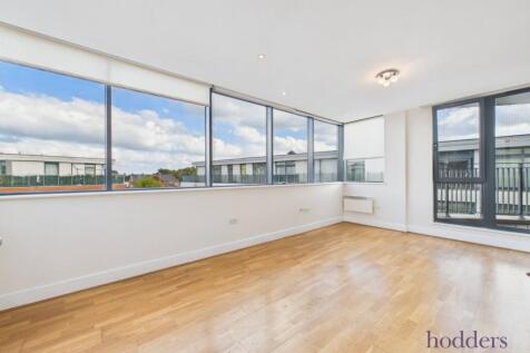 Surrey, KT16 photo 2